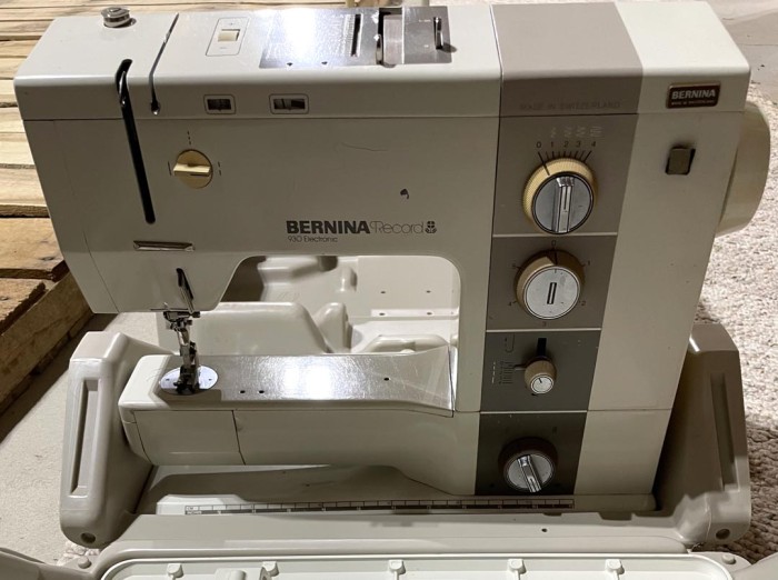 281. Bernina Sewing Machine + Sewing Notions - Image 13