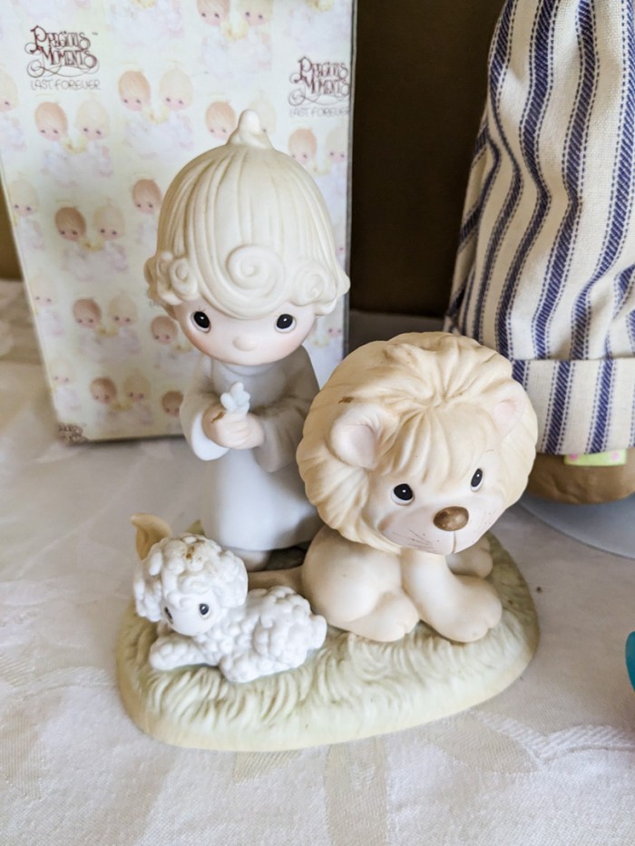 60. (2) 17" Precious Moments Dolls + (4) Figurines - Image 5