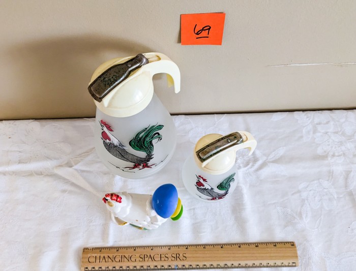 69. (2) Rooster Pitchers + Vintage Measuring Spoon Holder - Image 3