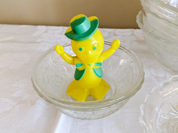 77. (8) Glass Bowls + (7) Vintage Easter Plastic Figurines - Image 2