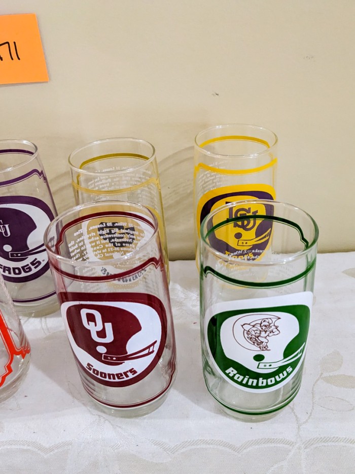 171. (16) Football Tumblers - Image 4