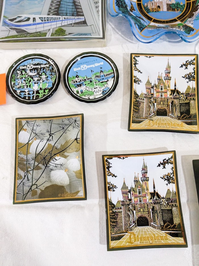 183. (10) Vintage Glass Houze Disney, Sea World + Florida Trays - Image 6