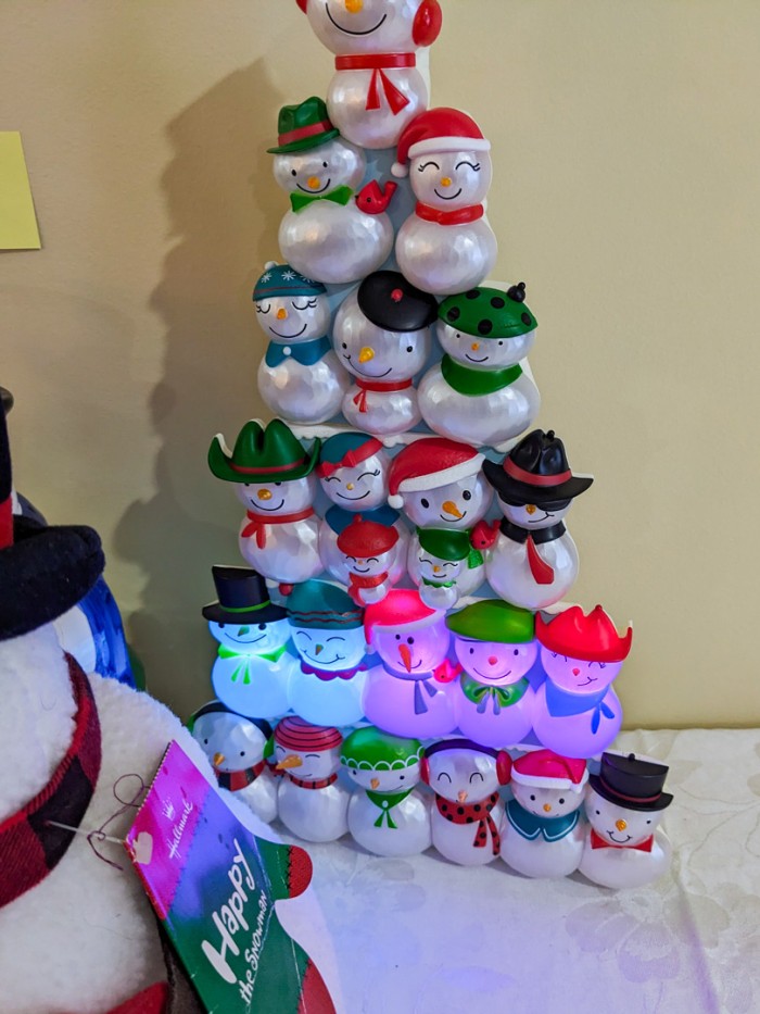 187. Snowman Decor + Plastic Dishes - Image 12