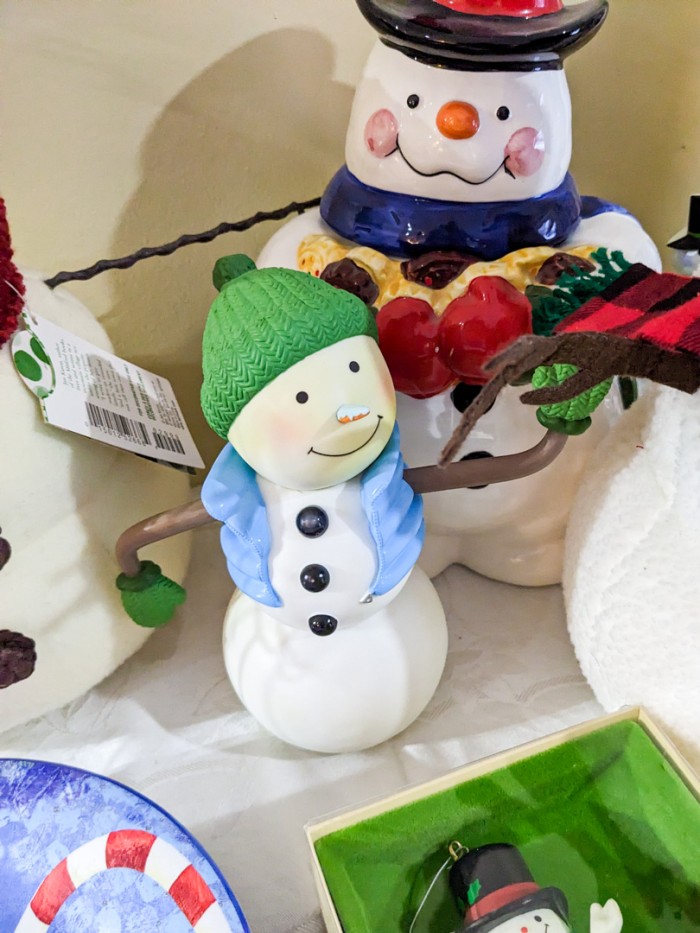 187. Snowman Decor + Plastic Dishes - Image 7