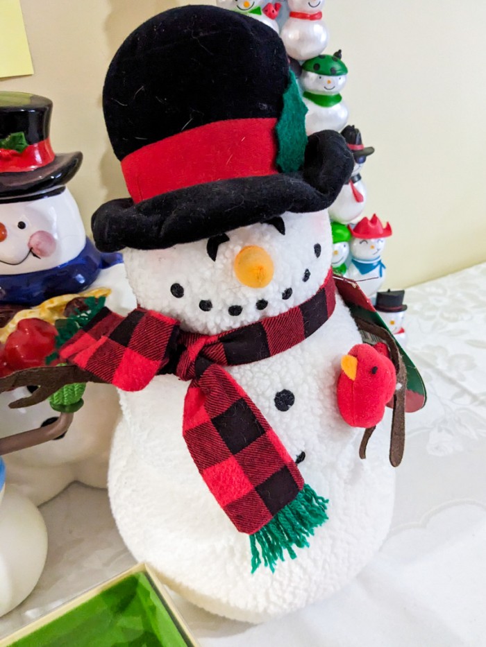 187. Snowman Decor + Plastic Dishes - Image 6