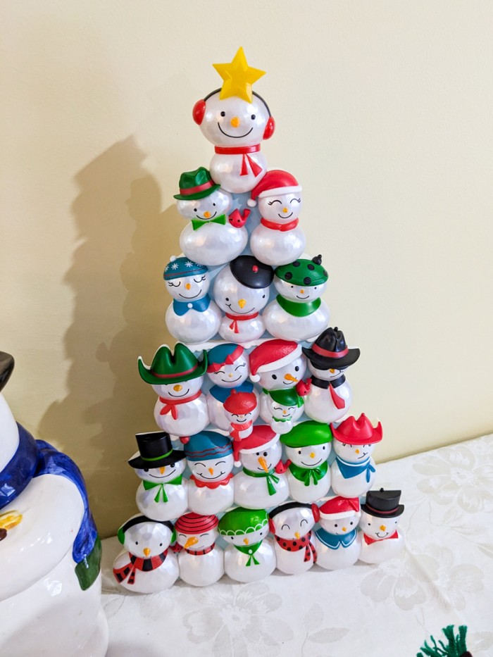 187. Snowman Decor + Plastic Dishes - Image 3