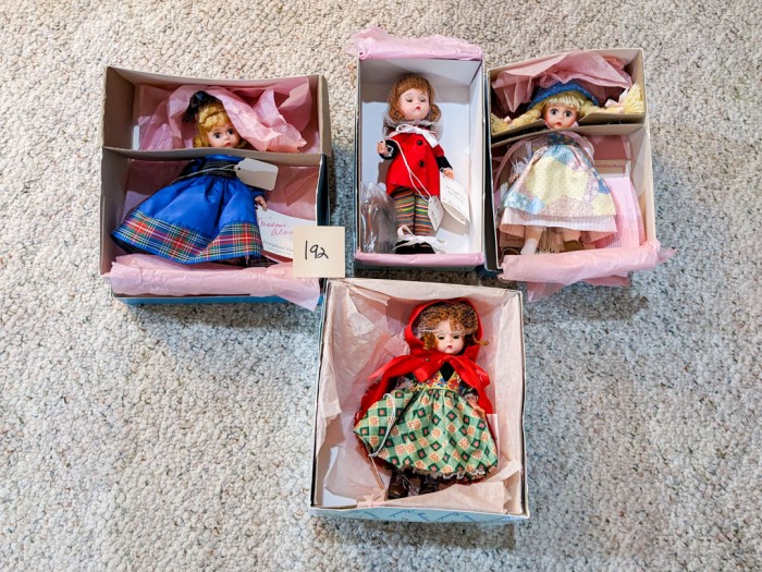 192. (4) Madame Alexander Dolls