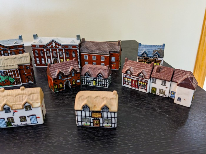 85. Miniature Wade Buildings from England - Image 2