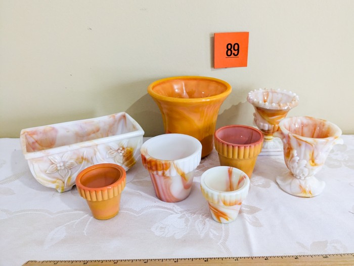 89. (8) Akro Agate Orange Glassware