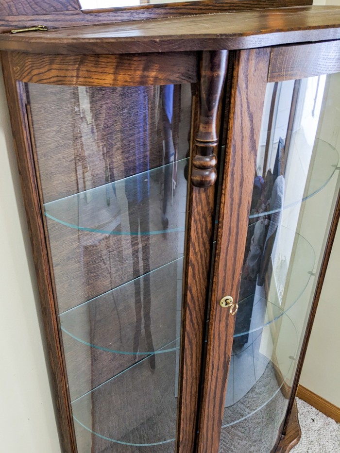 122. Curved Glass Front Curio Cabinet w/ Key - Image 3