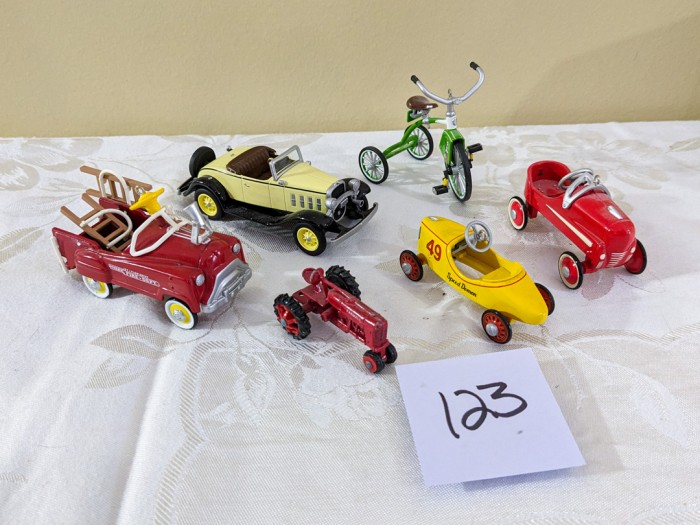 123. (6) Diecast Mini Vehicles