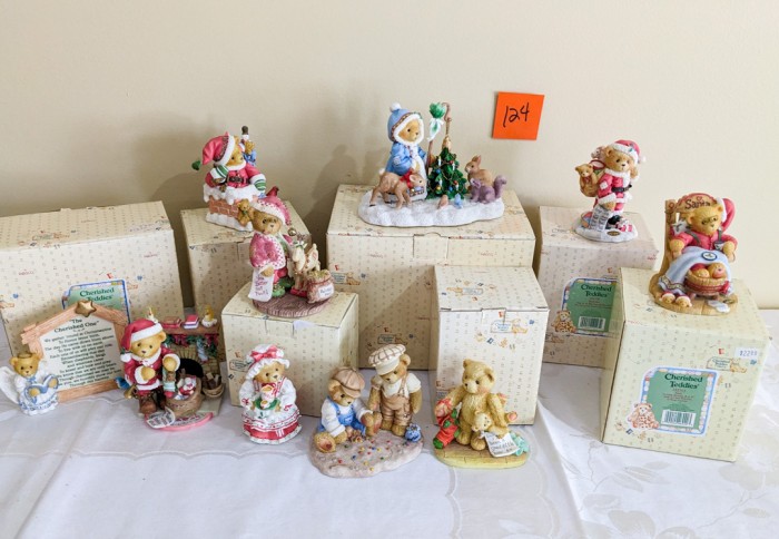 124. (9) Cherished Teddies