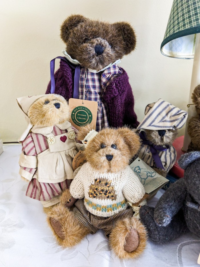 134. (5) Boyds Bears, Book Lamp + (2) Boyd's Figurines - Image 4