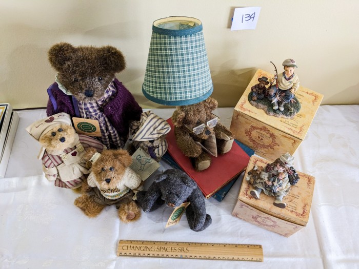 134. (5) Boyds Bears, Book Lamp + (2) Boyd's Figurines - Image 5