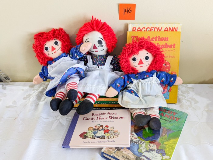 146. (8) Vintage Books + (3) Raggedy Ann Dolls