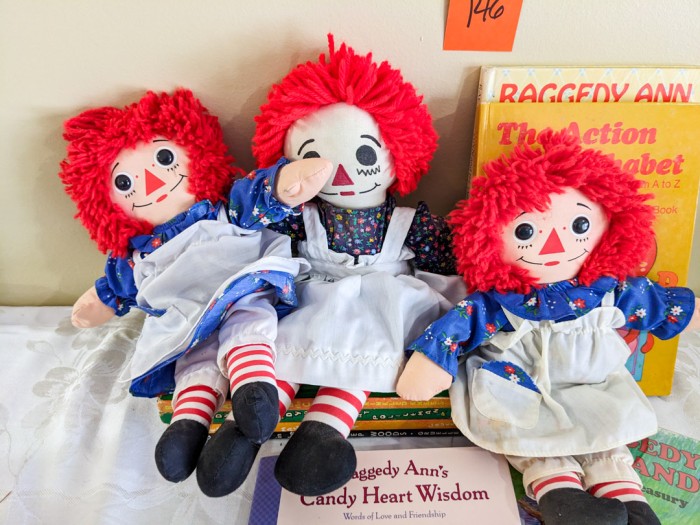 146. (8) Vintage Books + (3) Raggedy Ann Dolls - Image 2