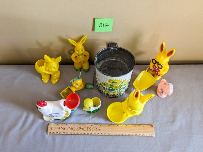 212. Vintage Plastic Easter Figures, Sifter + Measuring Spoons - Image 3