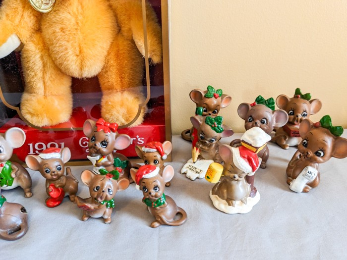 213. (18) Mini Mice, Gund Bear + (2) Christmas Figures - Image 6