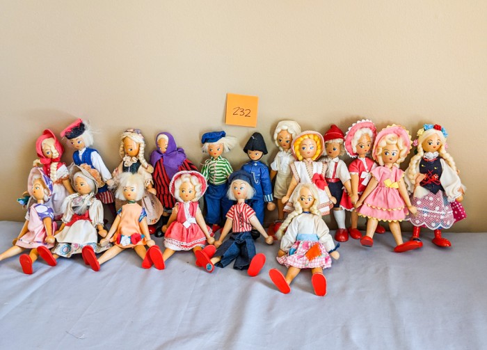 232. (18) Dolls Made in Poland