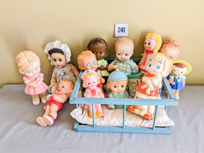 240. Vintage Doll Playpen + (12) Dolls