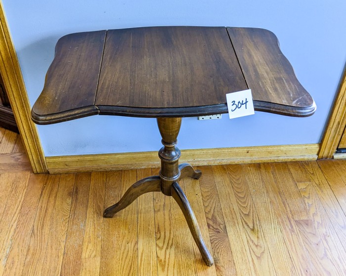 304. Drop Leaf Accent Table - Image 4