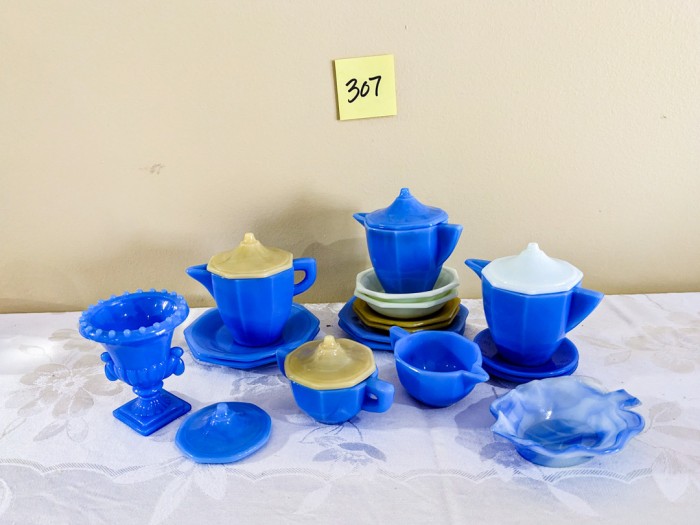 307. Akro Agate Mini Tea Set + Dishes