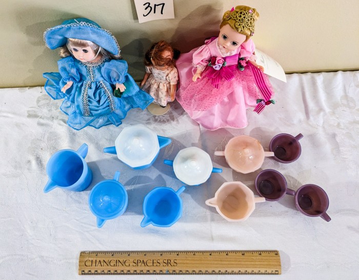 317. Vintage Dolls + Akro Agate Mini Tea Set - Image 3