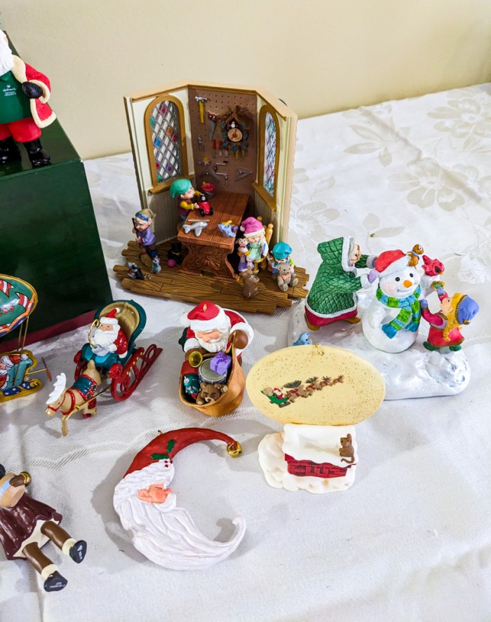 338. Stable + Hallmark Nativity - Image 8