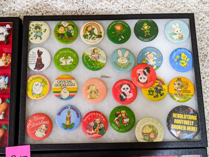 347. Vintage Hallmark Pins in Cases - Image 5