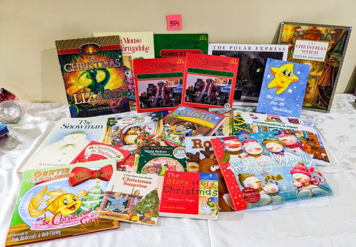 354. (30) Children's Christmas Books