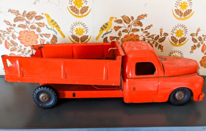 43. Vintage Structo Dump Truck - Image 4