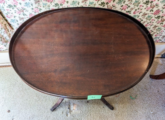 31. Oval Side Table - Image 2