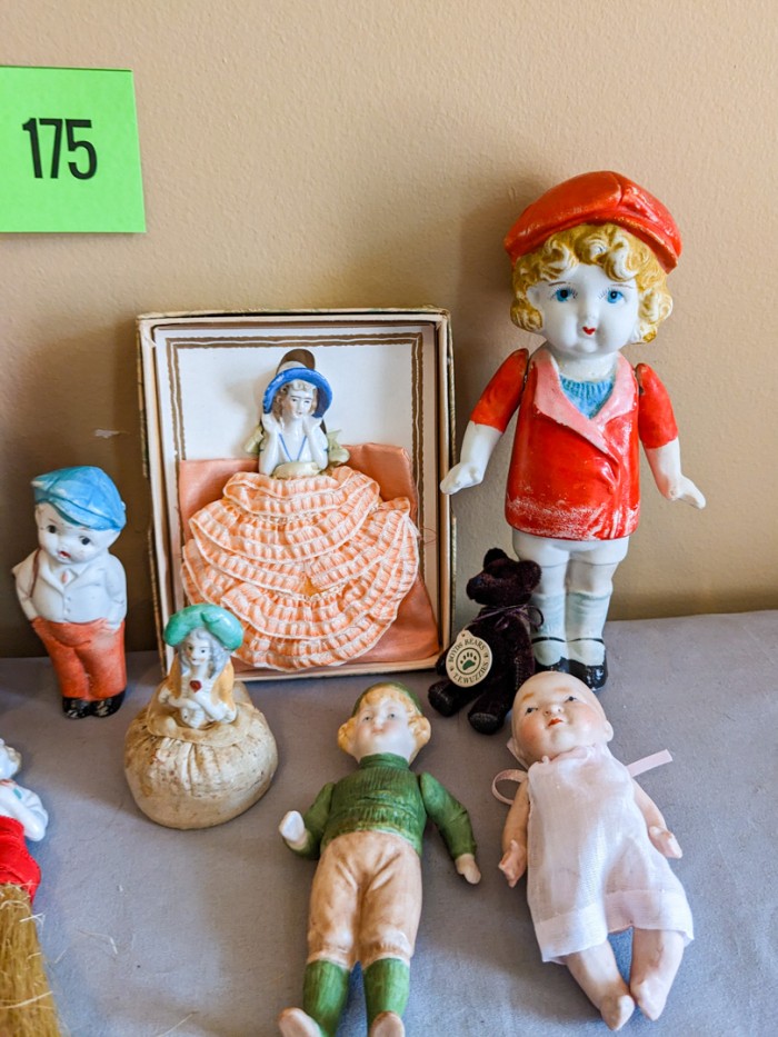 175. Vintage Mini Glasses in Holder + Dolls - Image 5