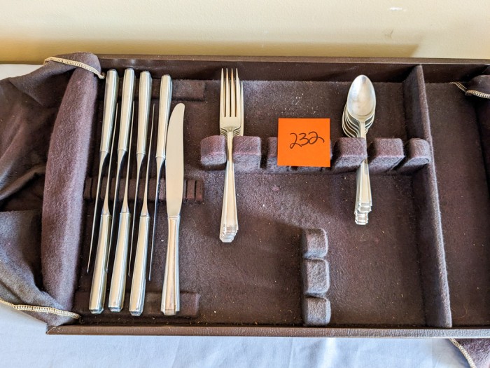 232. Westmoreland Sterling SIlver Flatware - (8) Spoons, (8) Dinner Forks + (8) Knives