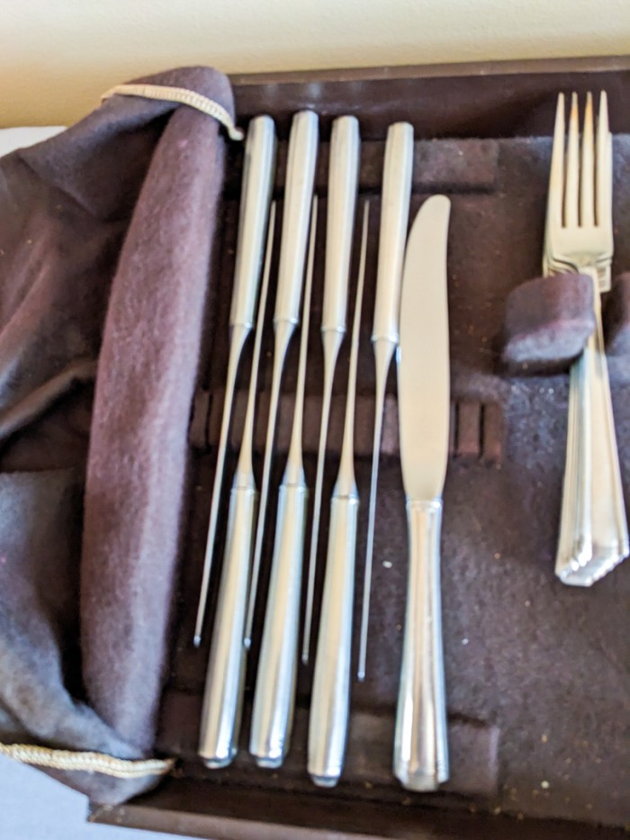 232. Westmoreland Sterling SIlver Flatware - (8) Spoons, (8) Dinner Forks + (8) Knives - Image 4