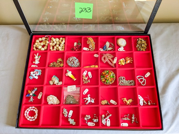 233. (12) Vintage Brooches, (6) Earrings, Bracelet, Necklace + Case