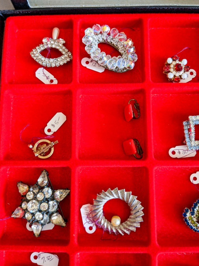 234. (16) Vintage Brooches, (9) Earrings + Case - Image 2