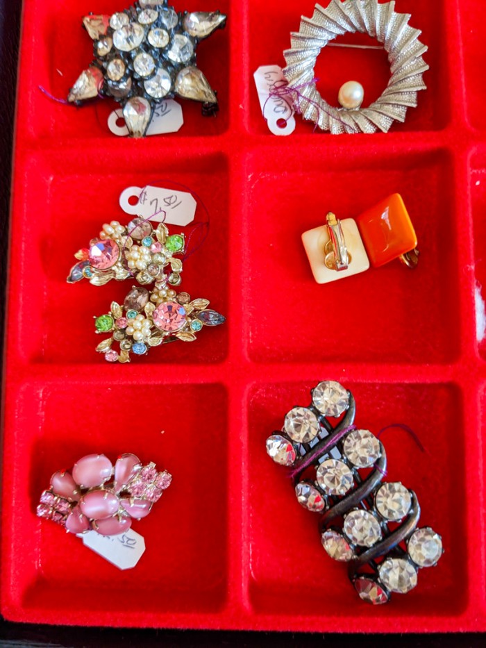 234. (16) Vintage Brooches, (9) Earrings + Case - Image 8