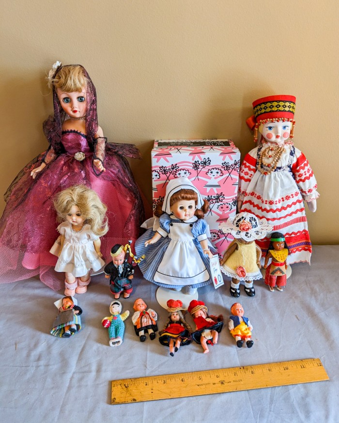 184. (13) Vintage Dolls