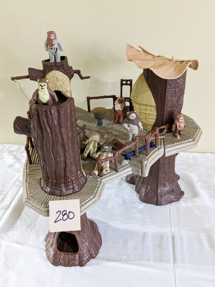 280. Ewok Treehouse + Figures