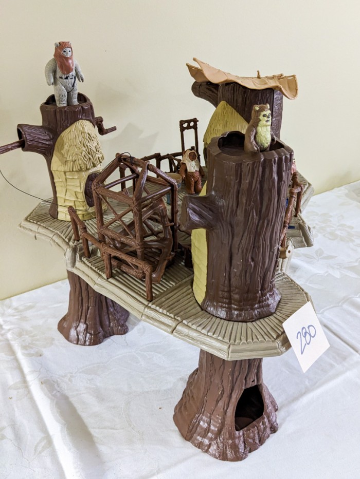 280. Ewok Treehouse + Figures - Image 2