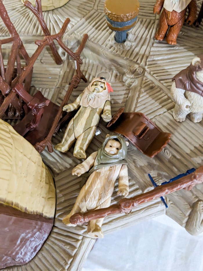 280. Ewok Treehouse + Figures - Image 5