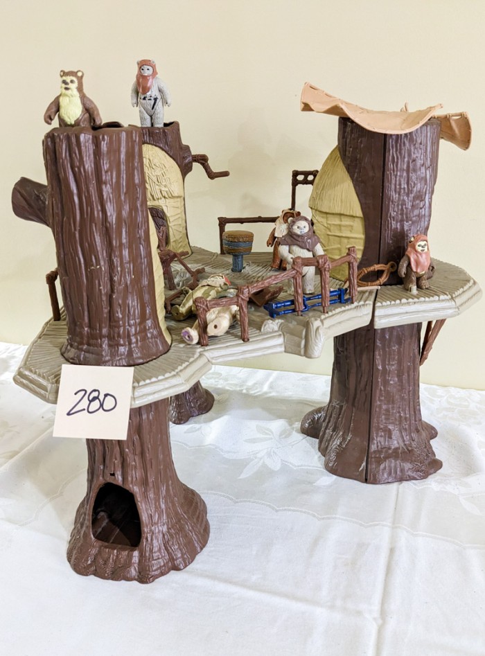 280. Ewok Treehouse + Figures - Image 4