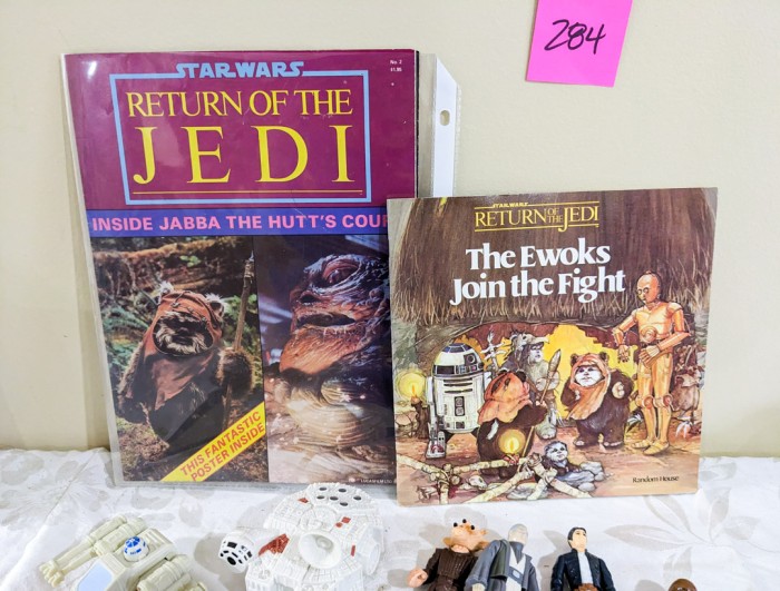 284. Star Wars Books, Cards, Figures + Toys - Image 2