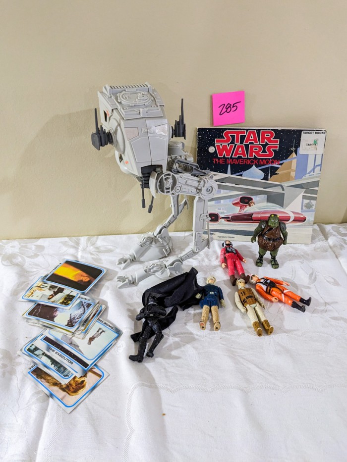 285. Star Wars Figures, Vehicle + Cards