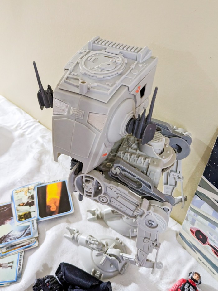 285. Star Wars Figures, Vehicle + Cards - Image 9