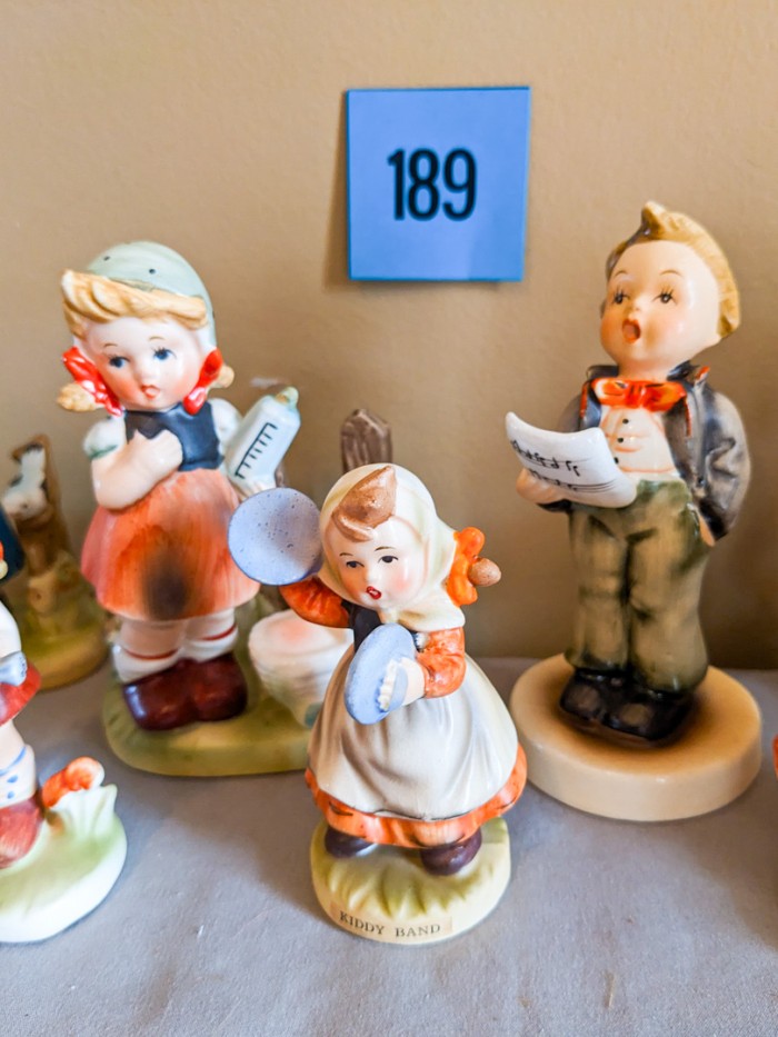 189. (11) Vintage Figurines - Image 6