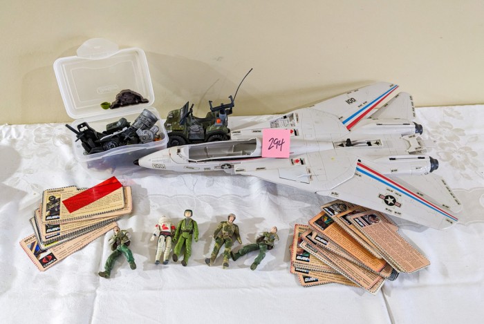 294. GI Joe Plane, Vehicle, Figures + Cards