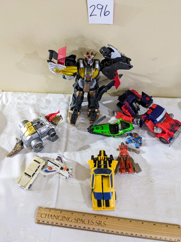 296. Transformer Vehicles + Figures - Image 3