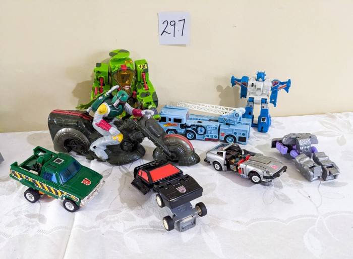 297. Transformer Vehicles + Figures